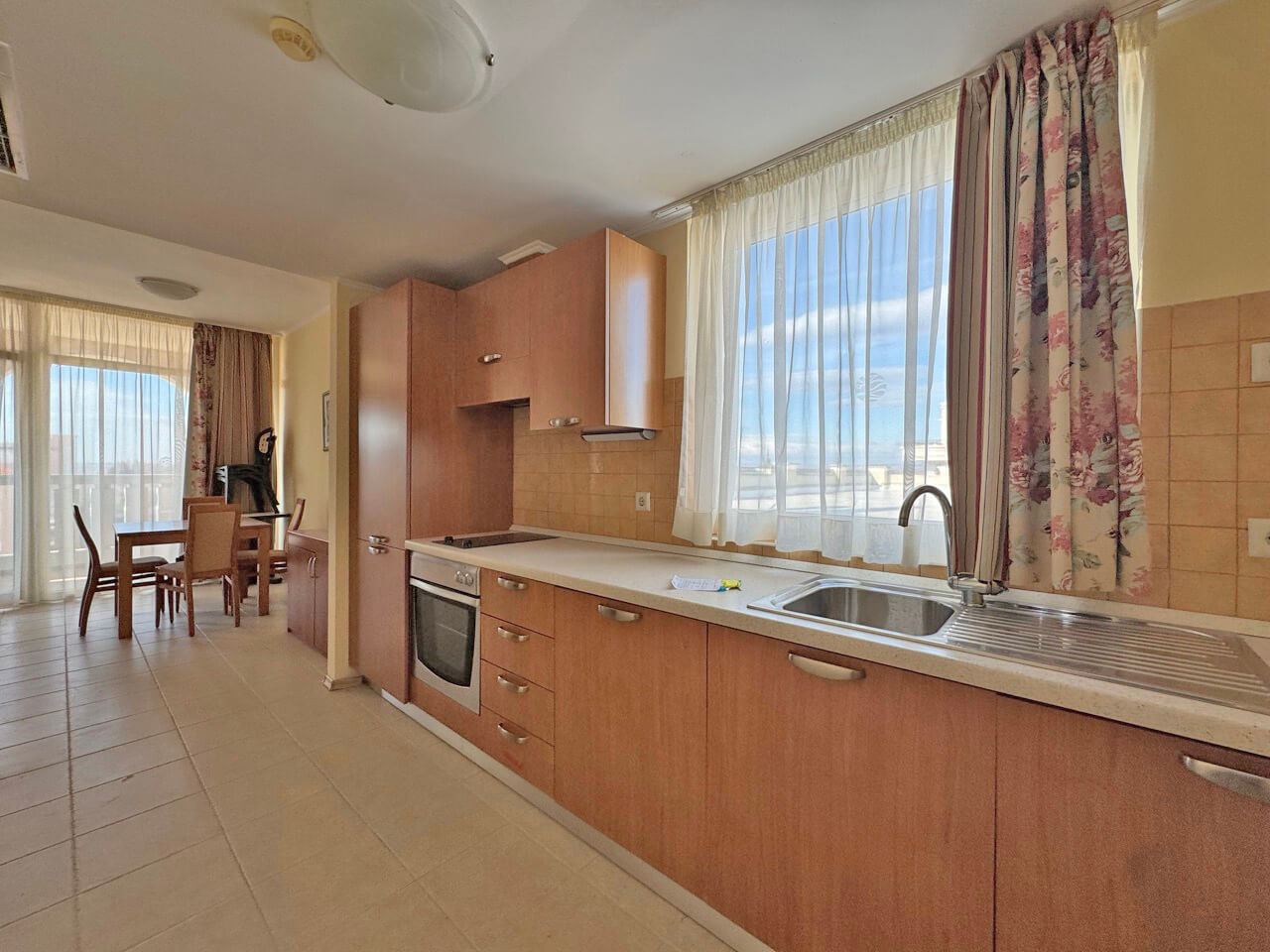 Эксклюзивный апартамент с одной спальней на первой линии в Помории – роскошь, престиж и инвестиция с мгновенной доходностью