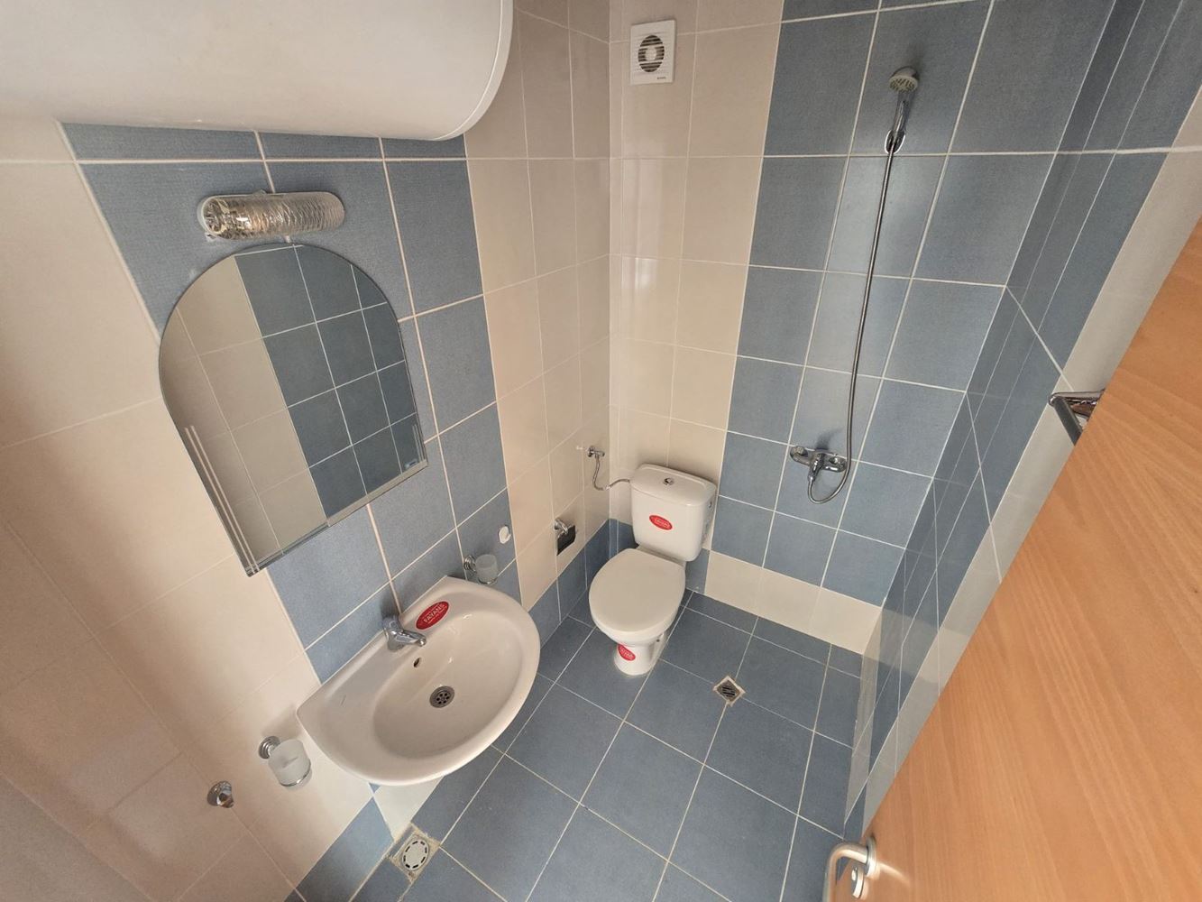 Уютная студия с отдельным входом и юго-западной экспозицией – тишина и комфорт рядом с Солнечным Берегом