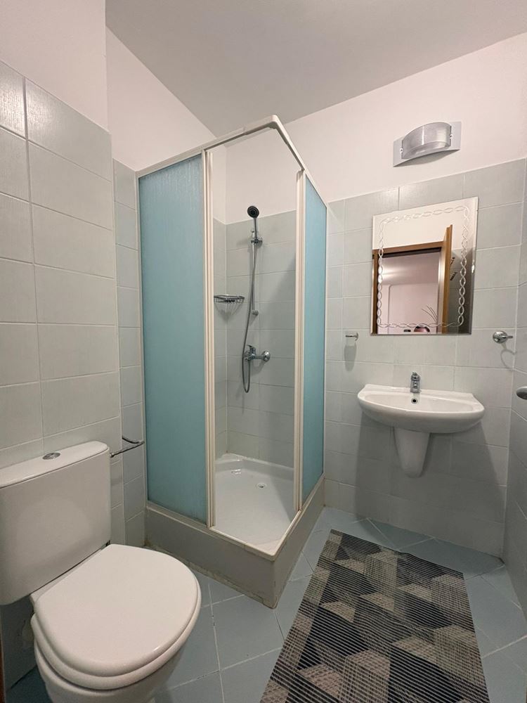 Поморие – просторная квартира с 2 спальнями на первой линии с видом на море и низкой платой за обслуживание