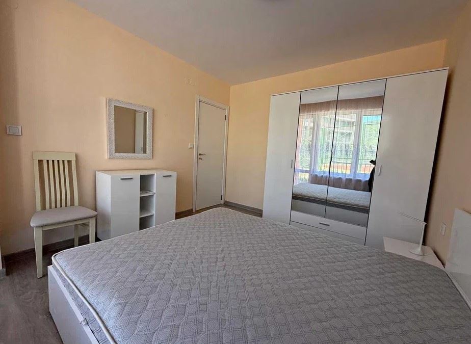 Квартира на первой линии в Елените – капитальный ремонт, бытовое электричество и прямой доступ к пляжу