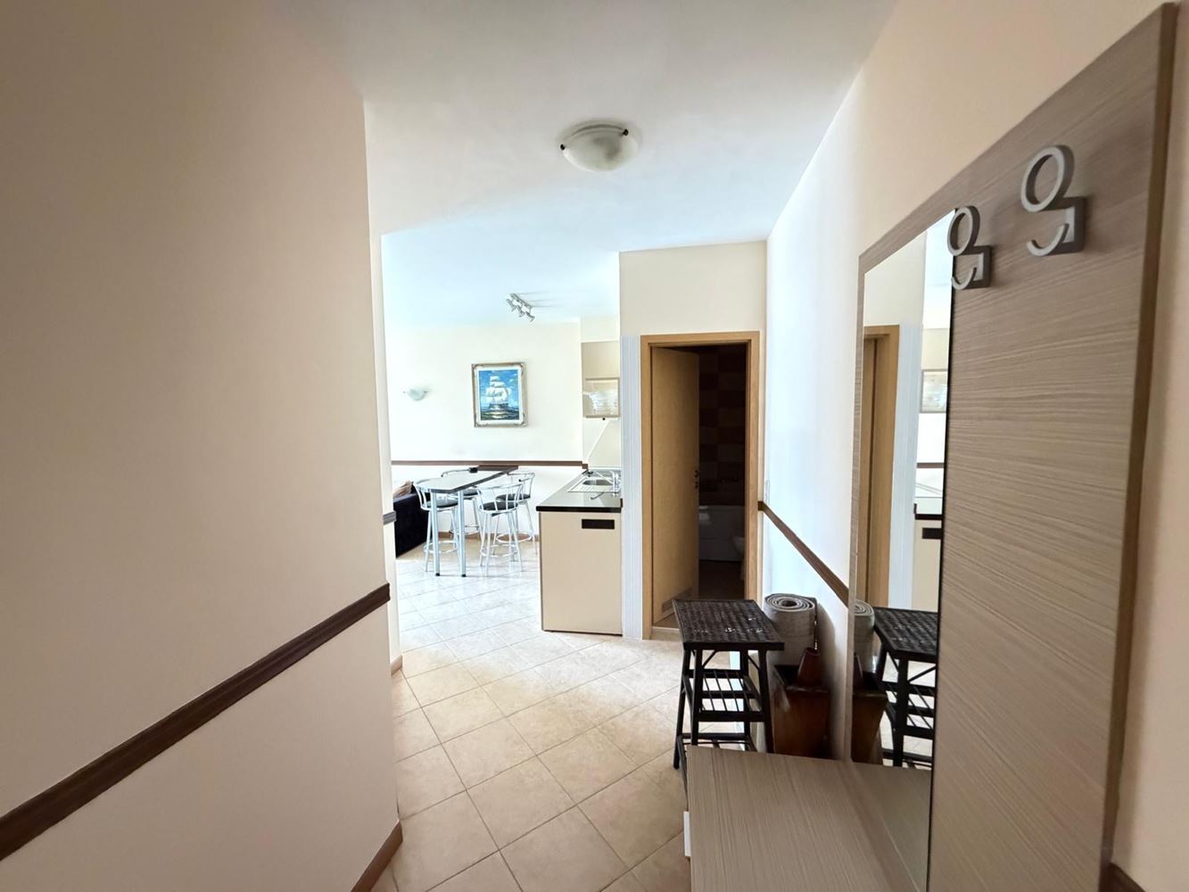 Просторная квартира с двумя спальнями с прямым выходом в собственный двор в Солнечном Береге – комфорт, роскошь и уют