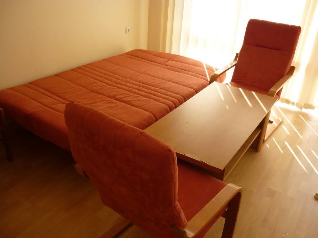 Обставленная квартира с одной спальней на первой линии с видом на море в Элените