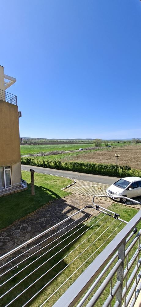 Просторная и светлая квартира с одной спальней в ухоженном комплексе рядом с Солнечным Берегом