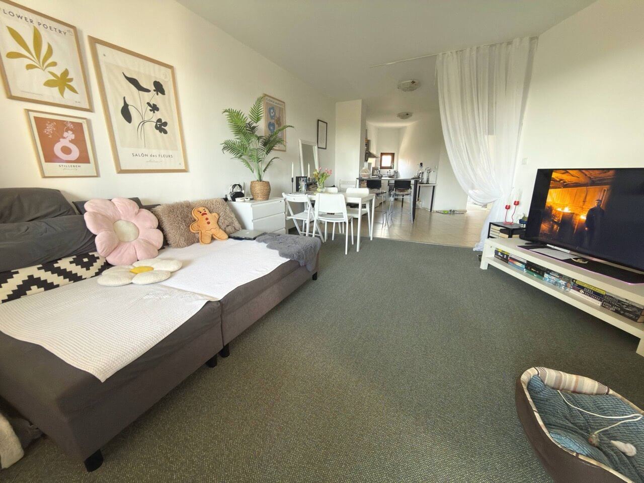 Просторная квартира с двумя спальнями на первой линии моря в Ахелое – комфорт, роскошь и уют для всей семьи