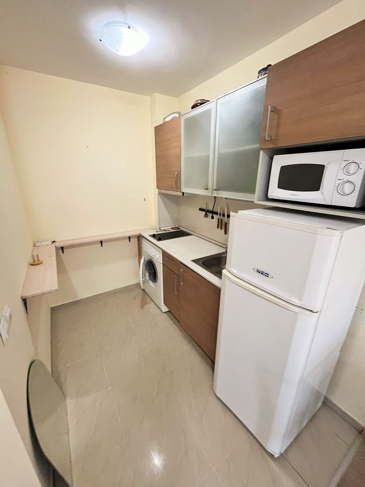 Солнечная и просторная двухкомнатная квартира в Солнечном Береге – полностью меблирована с отличной инфраструктурой комплекса