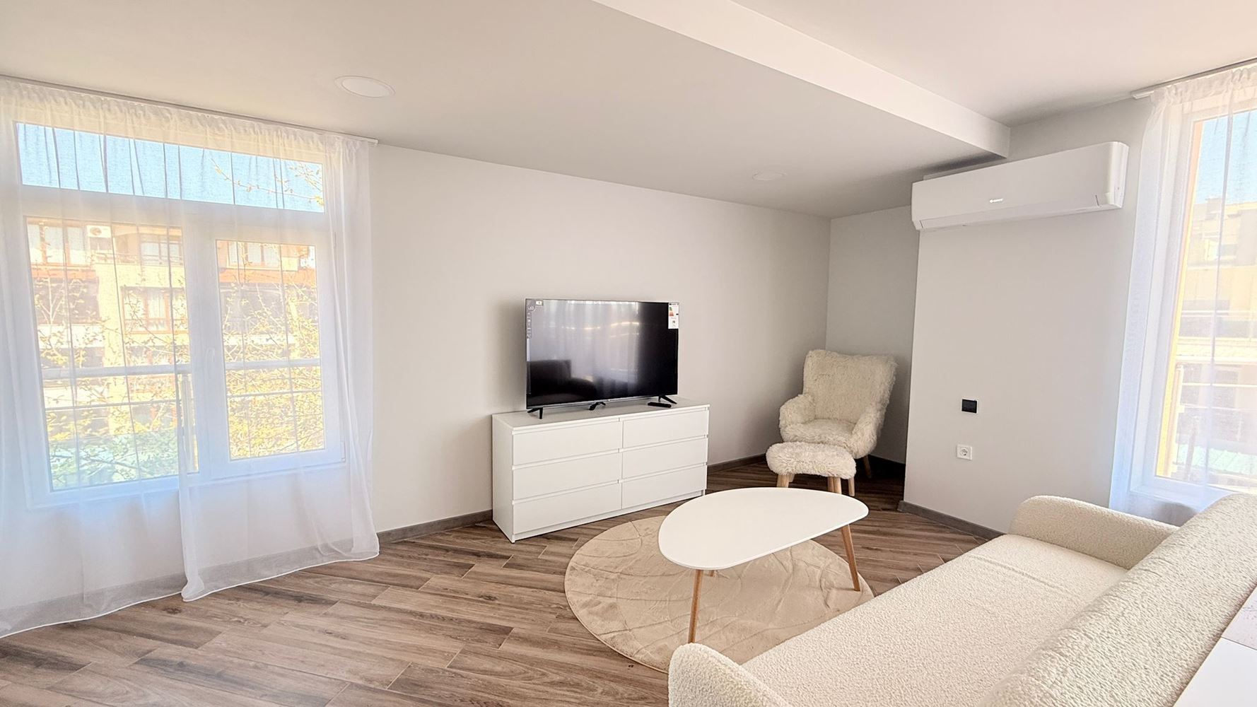 Роскошная квартира с тремя спальнями на первой линии в Равде – простор, престиж и впечатляющая морская панорама