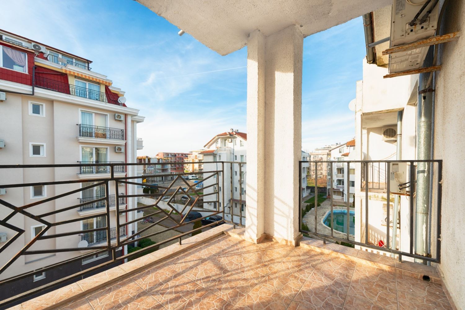 Стильно отремонтированная квартира с двумя спальнями в ухоженном комплексе в Солнечном Береге – комфорт, спокойствие и отличное расположение