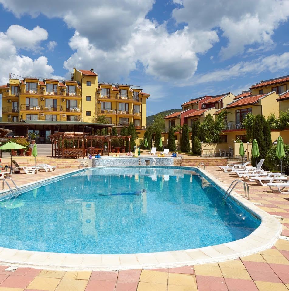 Двухкомнатная квартира в Святом Власе – 300 м от моря, отличная инфраструктура и рассрочка до конца года