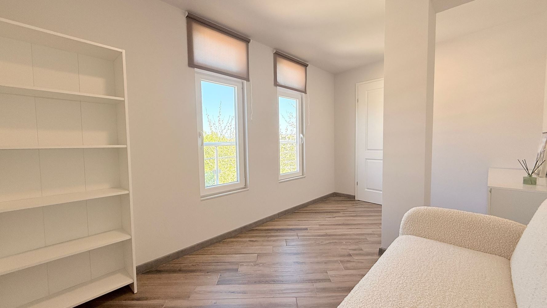 Роскошная квартира с тремя спальнями на первой линии в Равде – простор, престиж и впечатляющая морская панорама