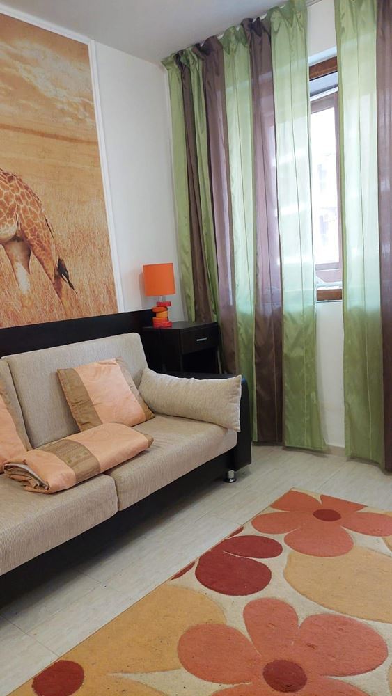 Обзаведенная студия в Старом городе Поморие – в 100 м от моря, с большой застекленной террасой и отличной локацией