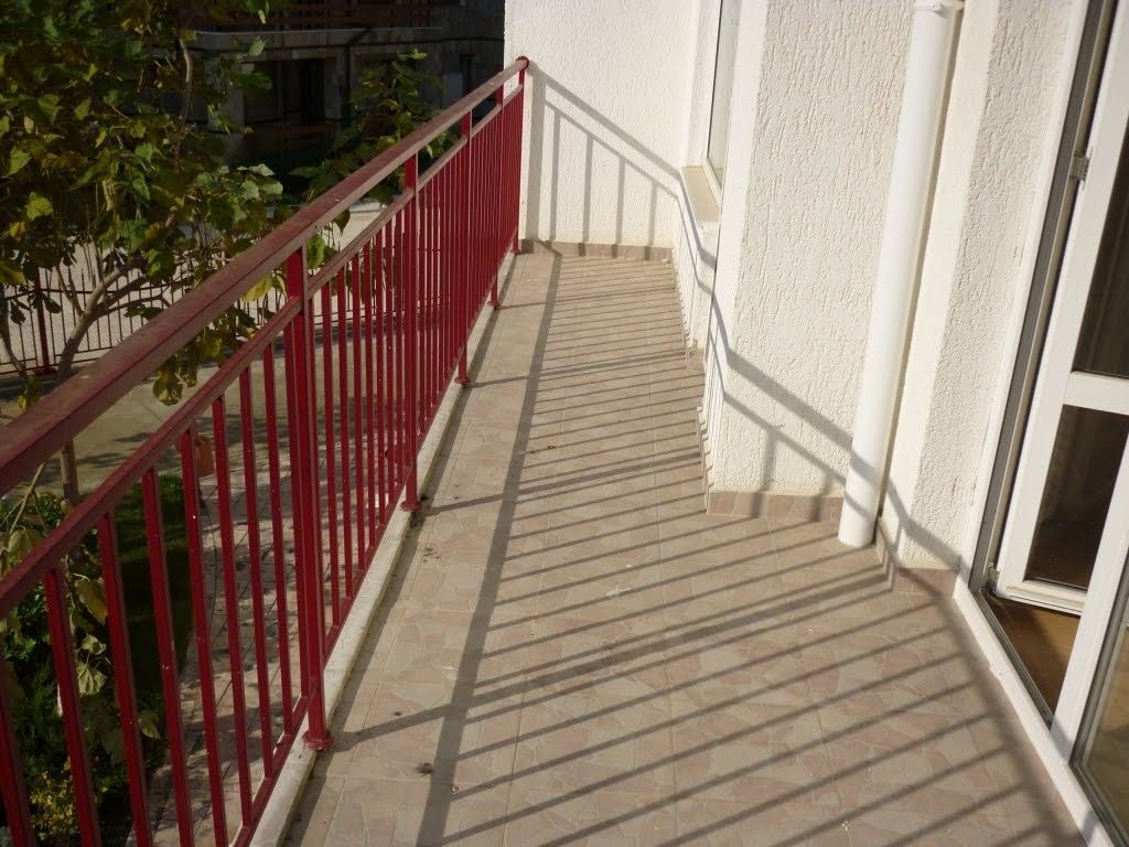 Обставленная квартира с одной спальней на первой линии с видом на море в Элените