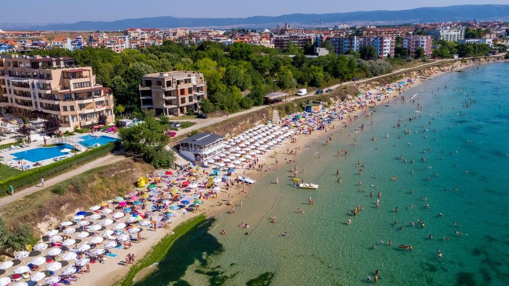 Квартира с одной спальней на первой линии в Равде с панорамным видом на море