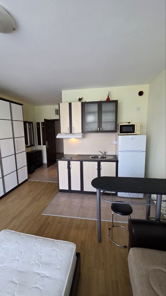 Практичная и уютная студия в Солнечном Берегу – уют и спокойствие с видом на бассейн