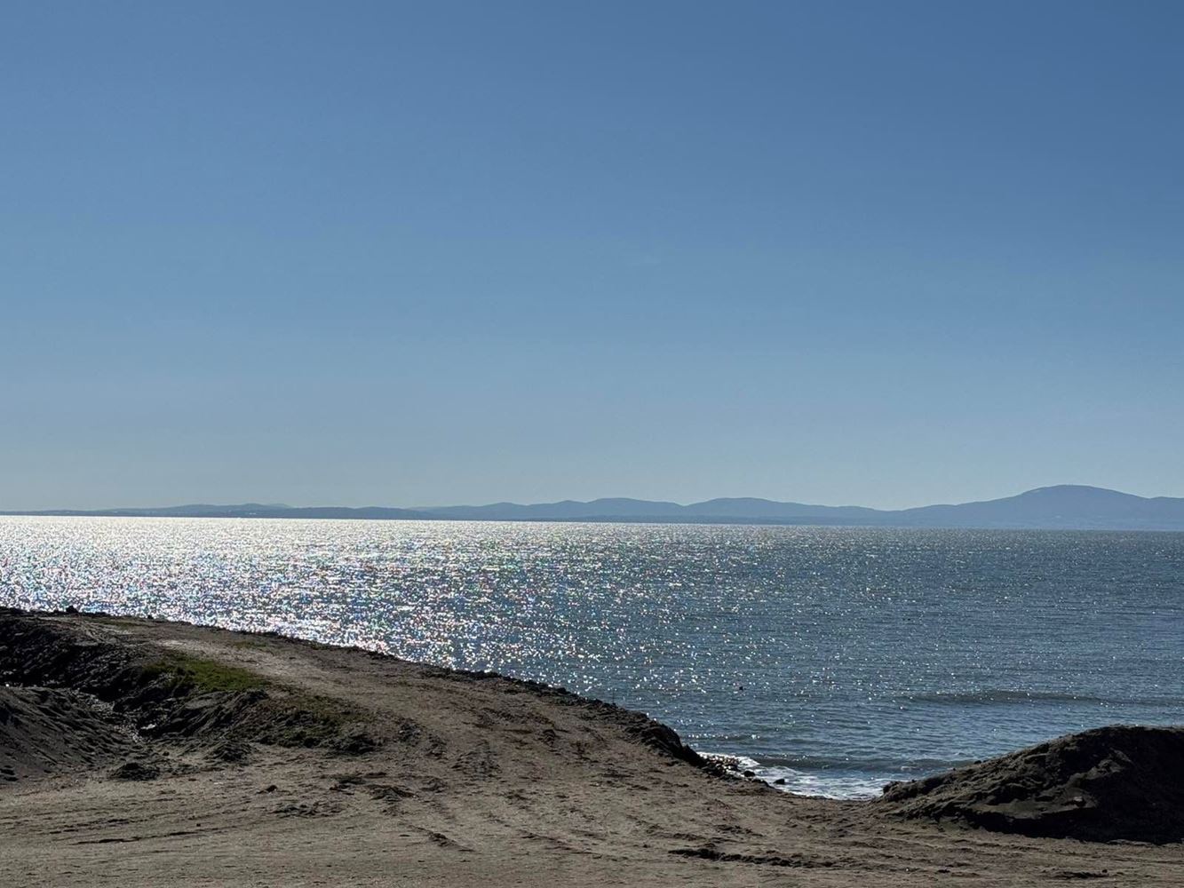 Роскошная двухкомнатная квартира с панорамным видом на море в Помории