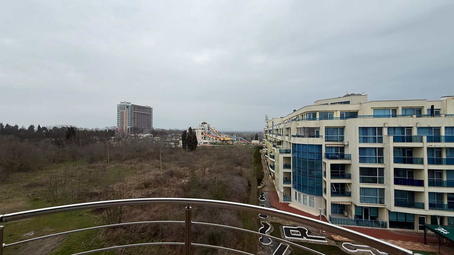 Просторная и современная квартира с одной спальней со всеми удобствами в Помории