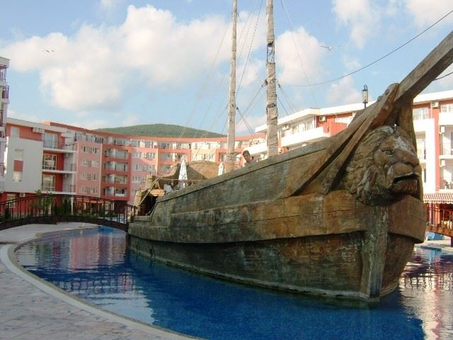  Апартамент с одной спальней на первой линии моря в охраняемом комплексе в Елените