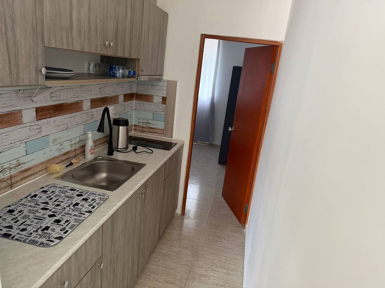 Квартира с одной спальней в Солнечном Береге с отличными удобствами и близостью к пляжу