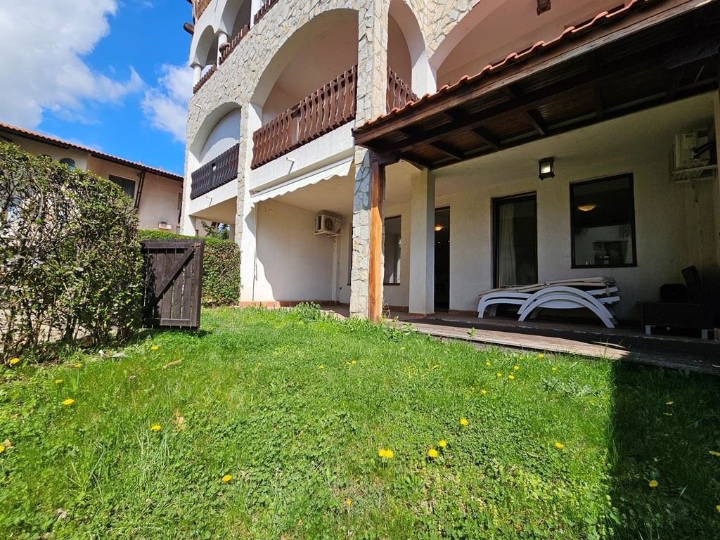 Роскошь на первой линии – стильный апартамент с верандой, собственным садом и видом на море в Святом Власе