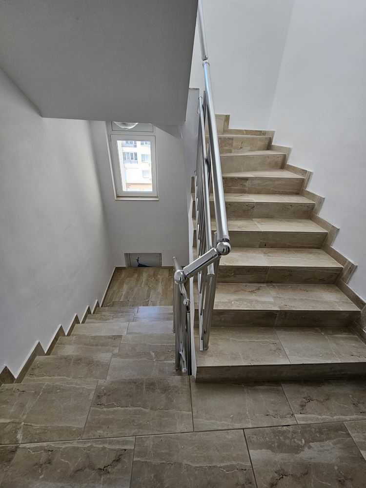 Просторная и светлая квартира с двумя спальнями и двумя большими террасами в Меден Рудник – идеально для семьи или инвестиций