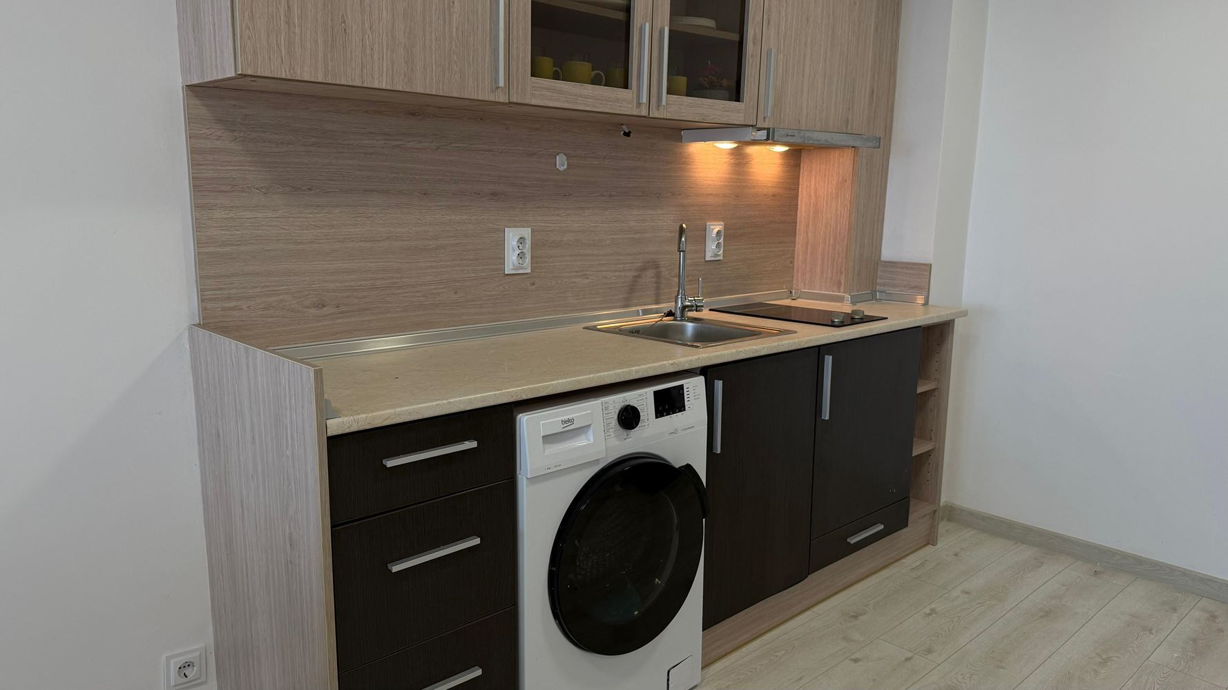 Просторная и современная квартира с одной спальней со всеми удобствами в Помории