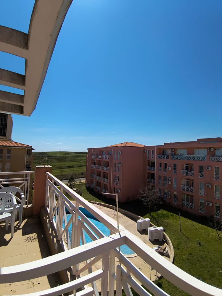 Эксклюзивно меблированная студия в закрытом комплексе с богатой инфраструктурой и спокойной атмосферой