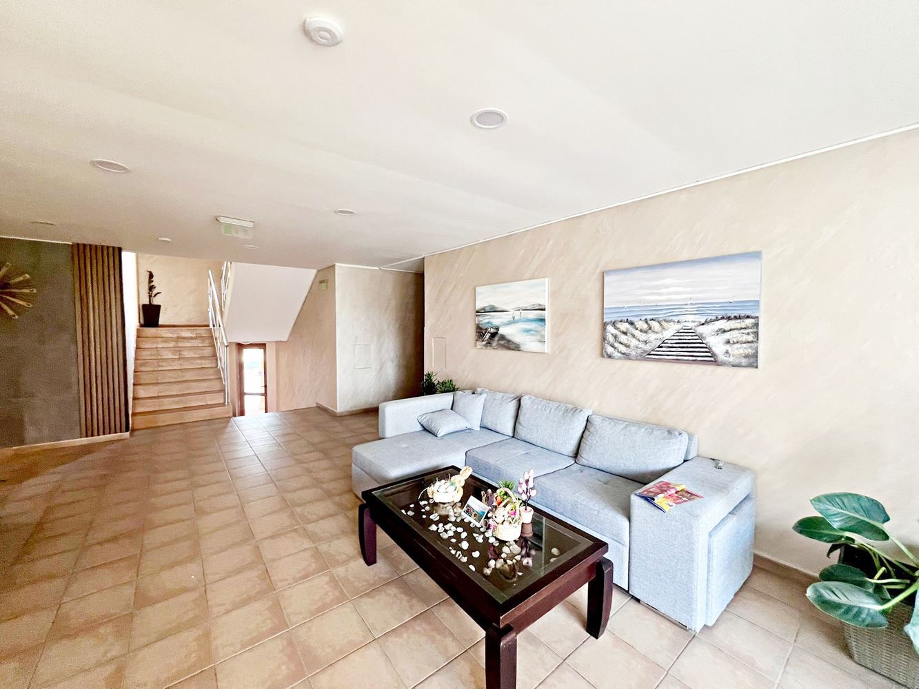 Стильная квартира с одной спальней с низкой таксой обслуживание в отличном комплексе в Солнечном Берегу – готова к проживанию или инвестиции