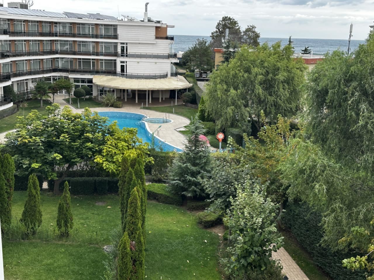 Морская панорама и очарование побережья — меблированная квартира с одной спальней на первой линии в Созополе