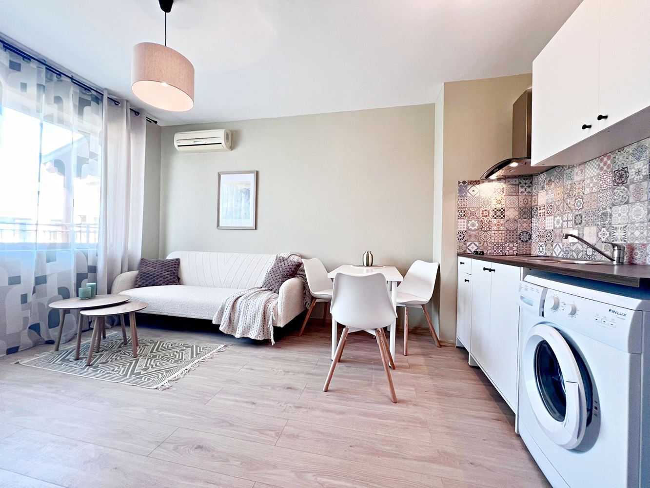 Стильная квартира с одной спальней с низкой таксой обслуживание в отличном комплексе в Солнечном Берегу – готова к проживанию или инвестиции