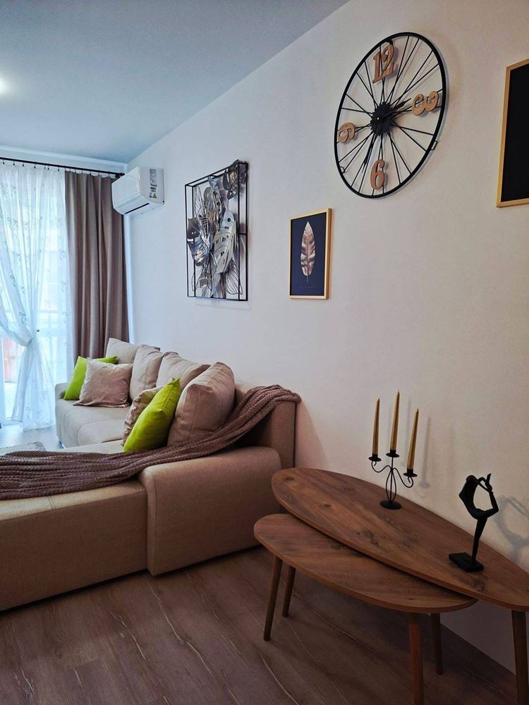 Стильная двухкомнатная квартира с низкой таксой обслуживания в Солнечном Береге – комфорт, безопасность и отличная инвестиция у моря