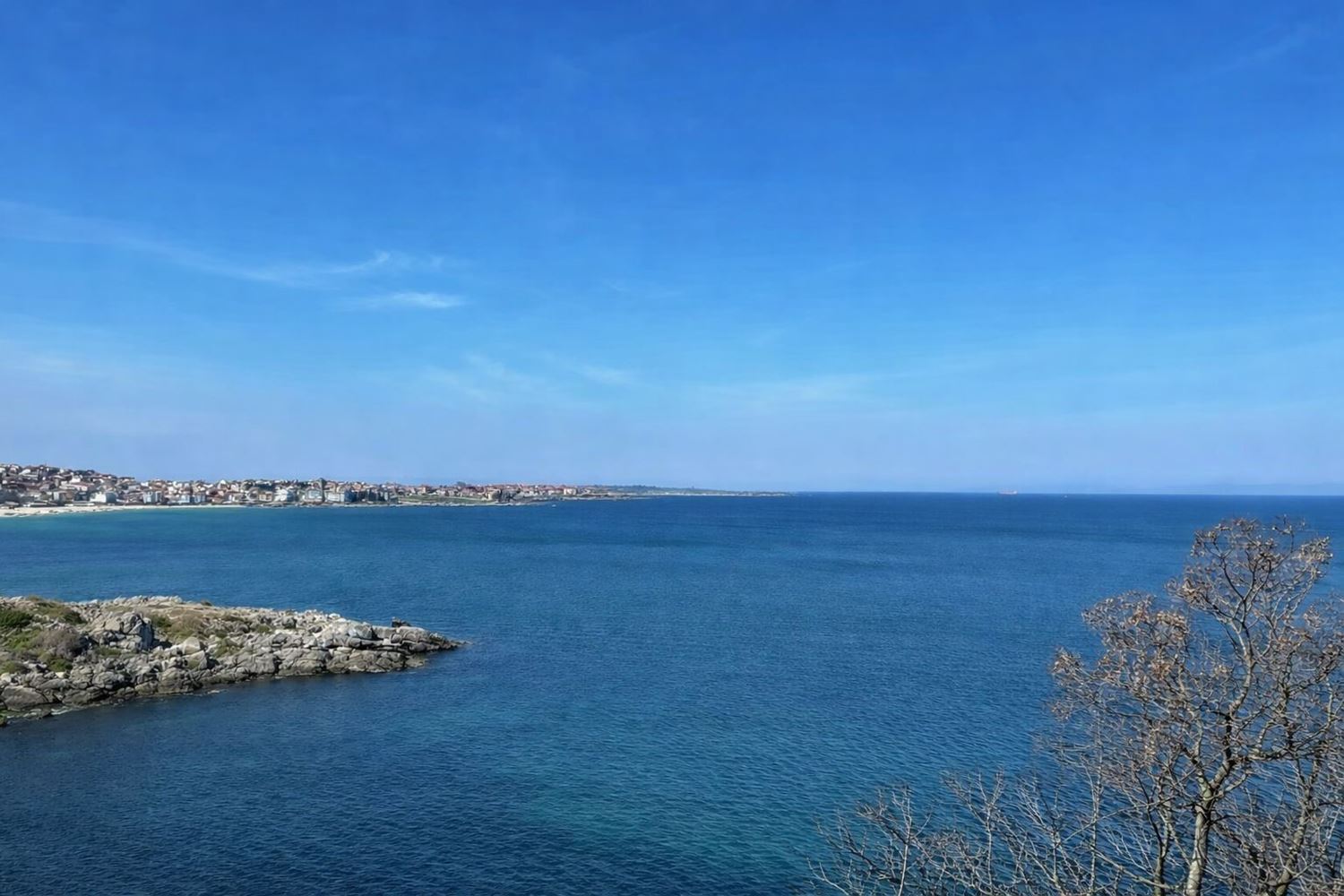 Мезонет на первой линии моря в Созополе с панорамными видами и бутик-локацией