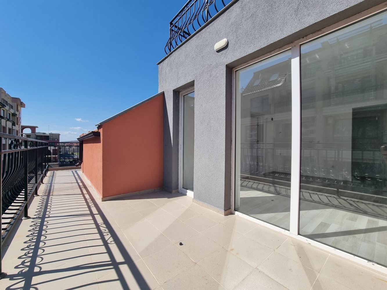 Светлая и современная квартира с отличным расположением – сочетание комфорта, природы и морского духа