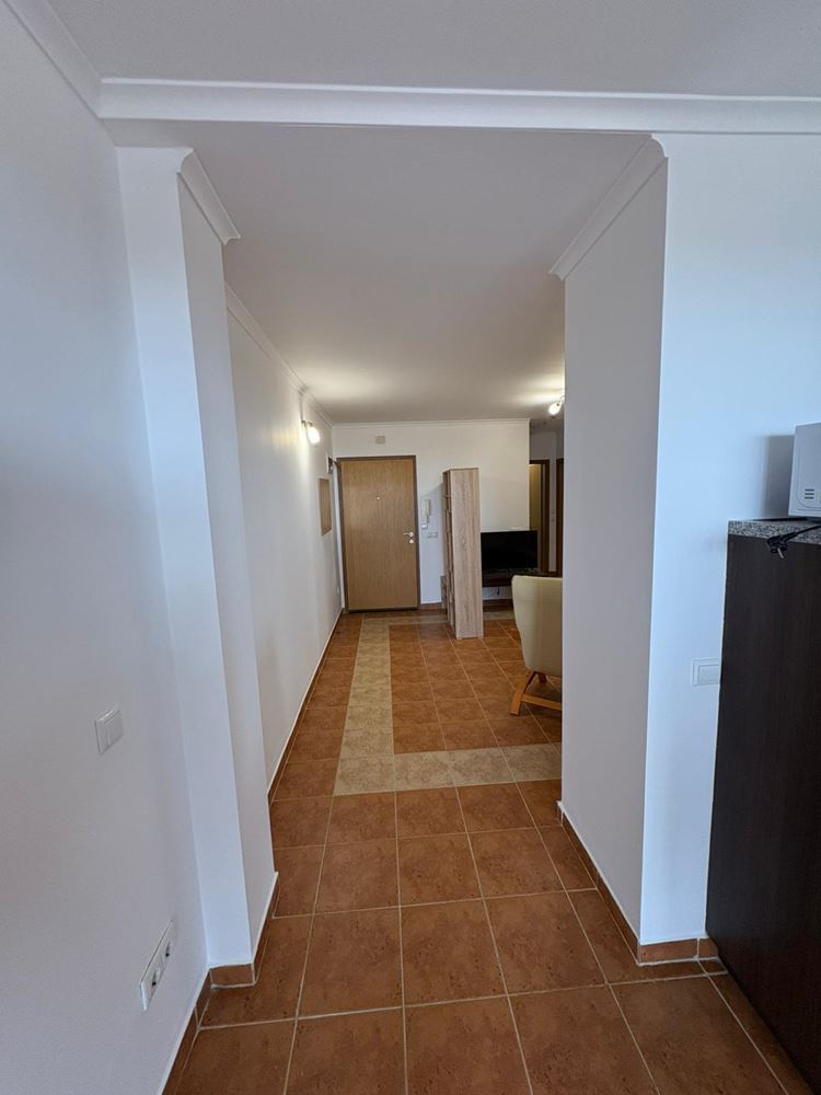 Поморие – просторная квартира с 2 спальнями на первой линии с видом на море и низкой платой за обслуживание