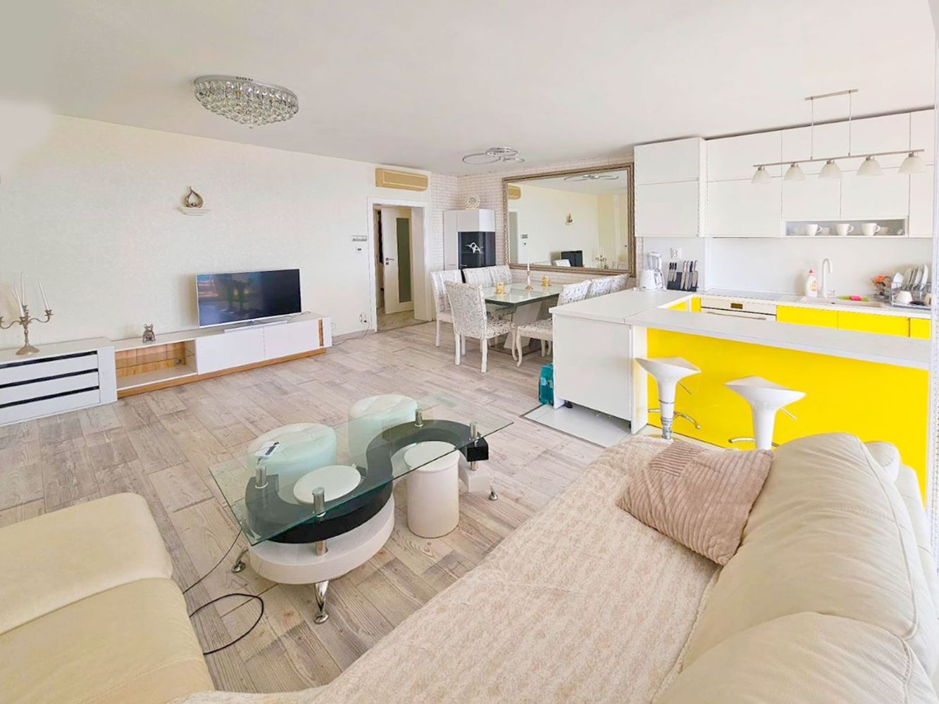 Роскошный апартамент с двумя спальнями с видом на море на первой линии в Равде – 114 м², две террасы и полный комфорт