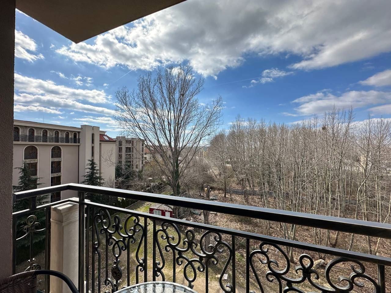 Трёхкомнатная квартира в элитном комплексе в Солнечном Береге – современная роскошь, комфорт и морская атмосфера