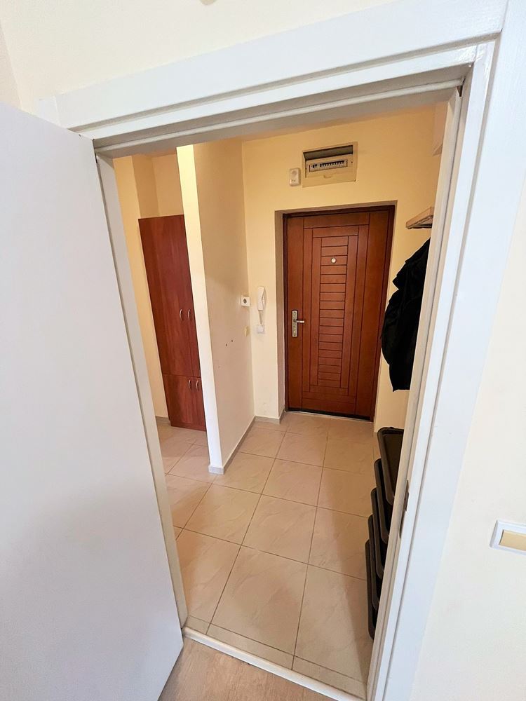 Солнечная и просторная двухкомнатная квартира в Солнечном Береге – полностью меблирована с отличной инфраструктурой комплекса