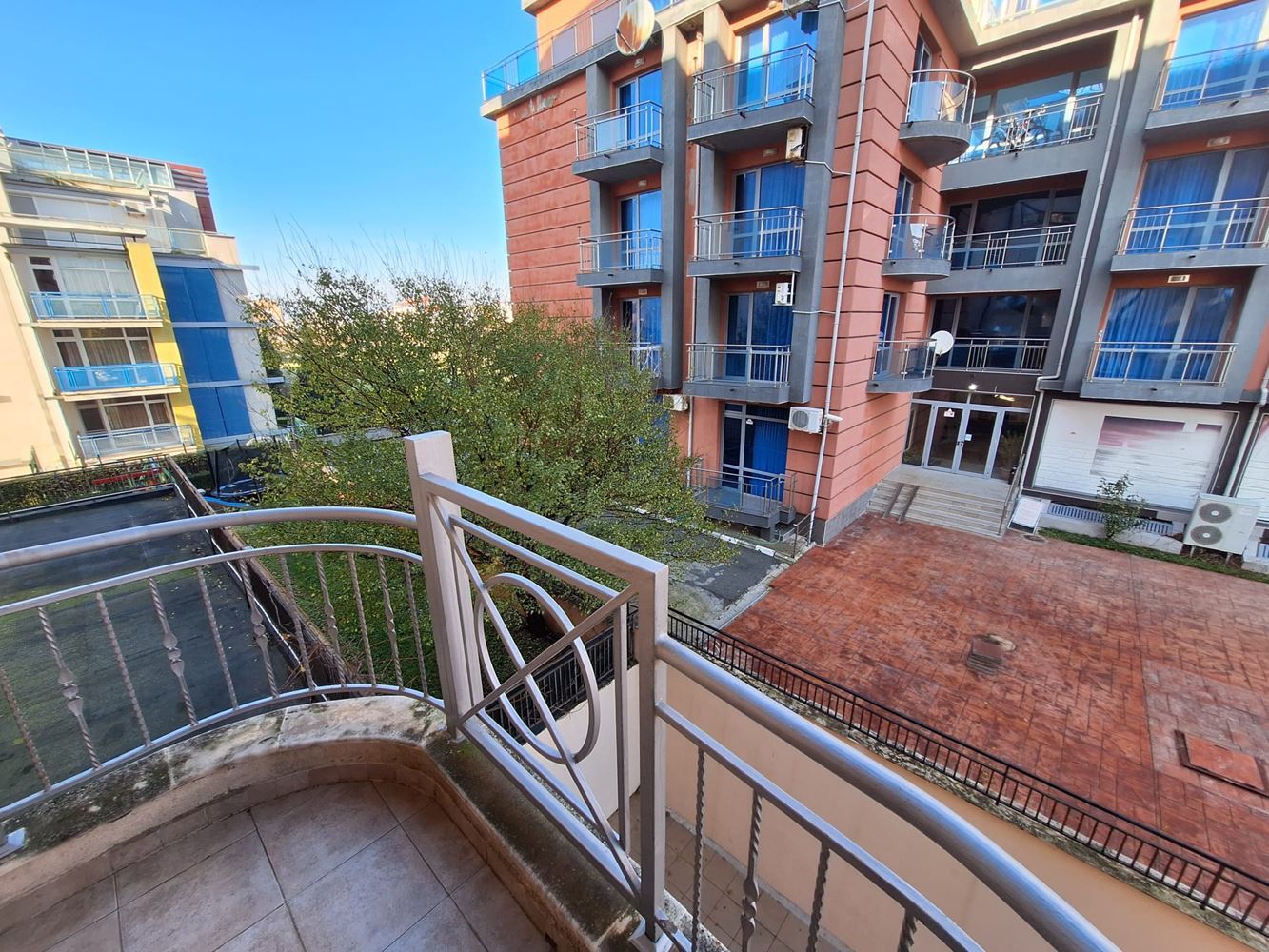  Квартира с одной спальней с панорамным видом на бассейн – Солнечный Берег, всего в 300 м от моря