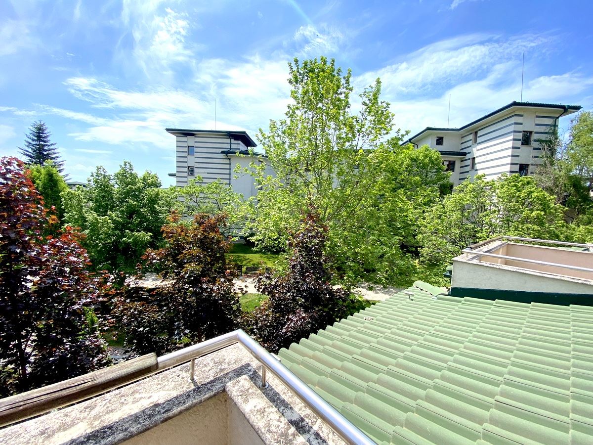 Двухкомнатная квартира  на первой линии моря в Равде – роскошь, природа и впечатляющий вид на бассейн