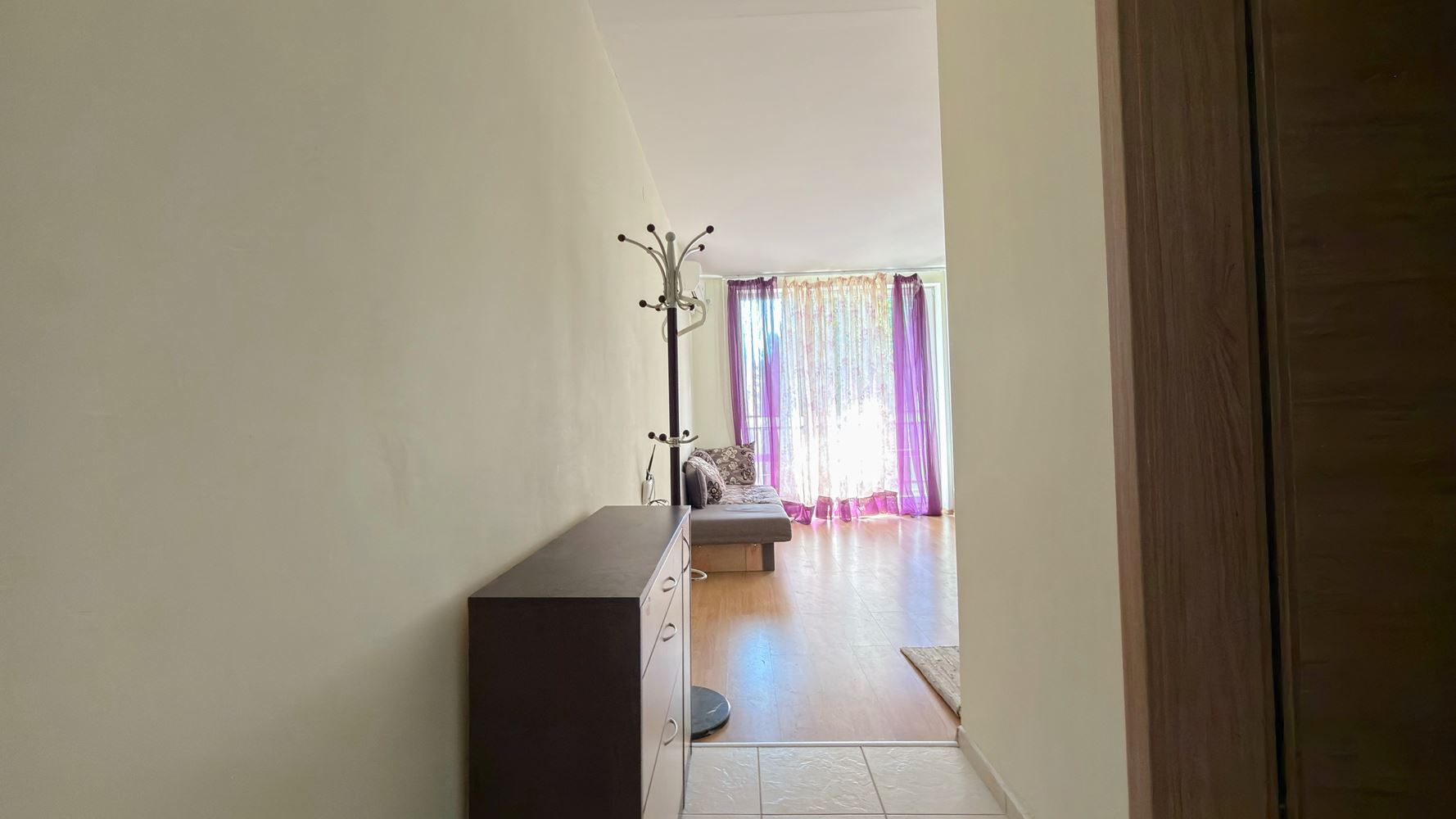 Просторная студия с террасой в современном комплексе на Солнечном берегу – комфорт и развлечения в шаговой доступности от моря