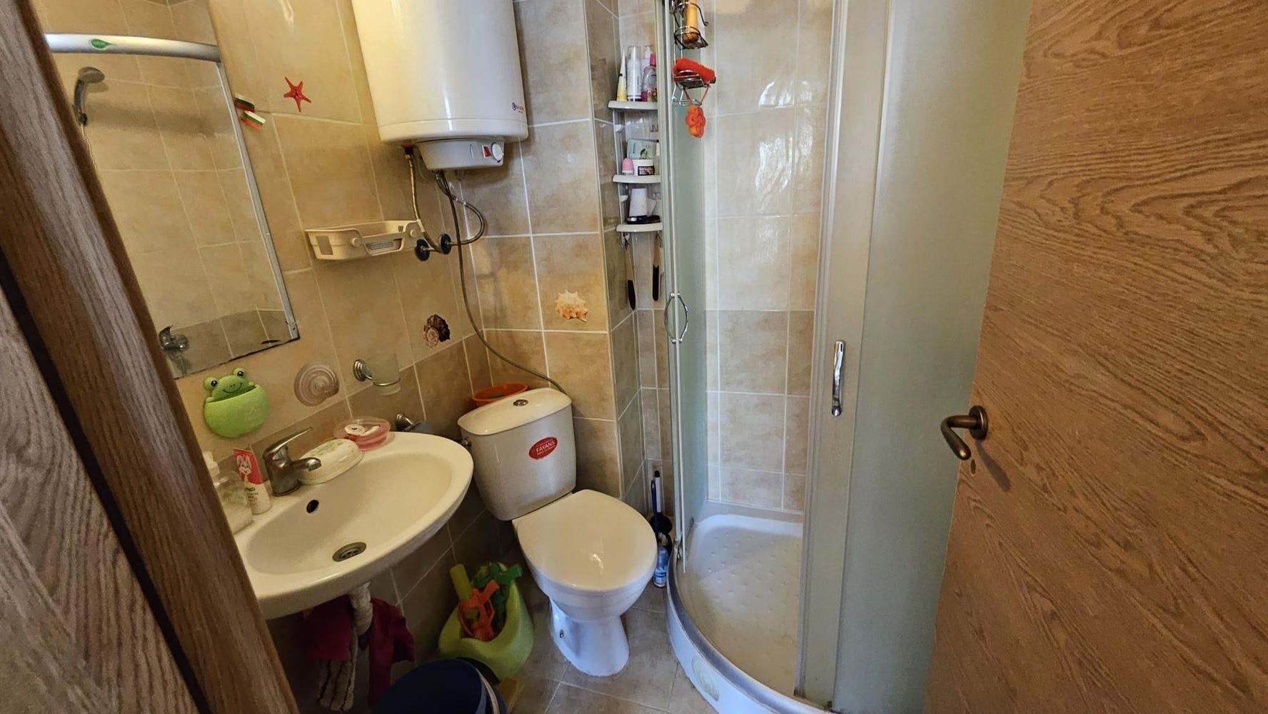 Современная квартира с одной спальней в закрытом комплексе с бассейнами и водными аттракционами в районе Солнечного берега