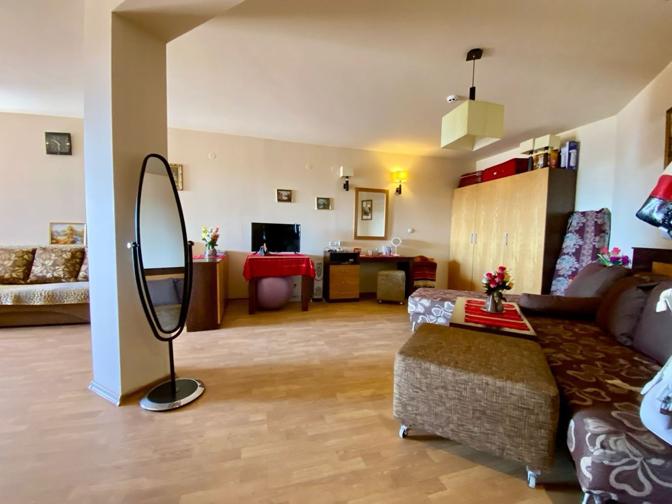 Просторная полностью меблированная студия с видом на бассейн в Солнечном Береге – комфорт, спокойствие и отличная инвестиция