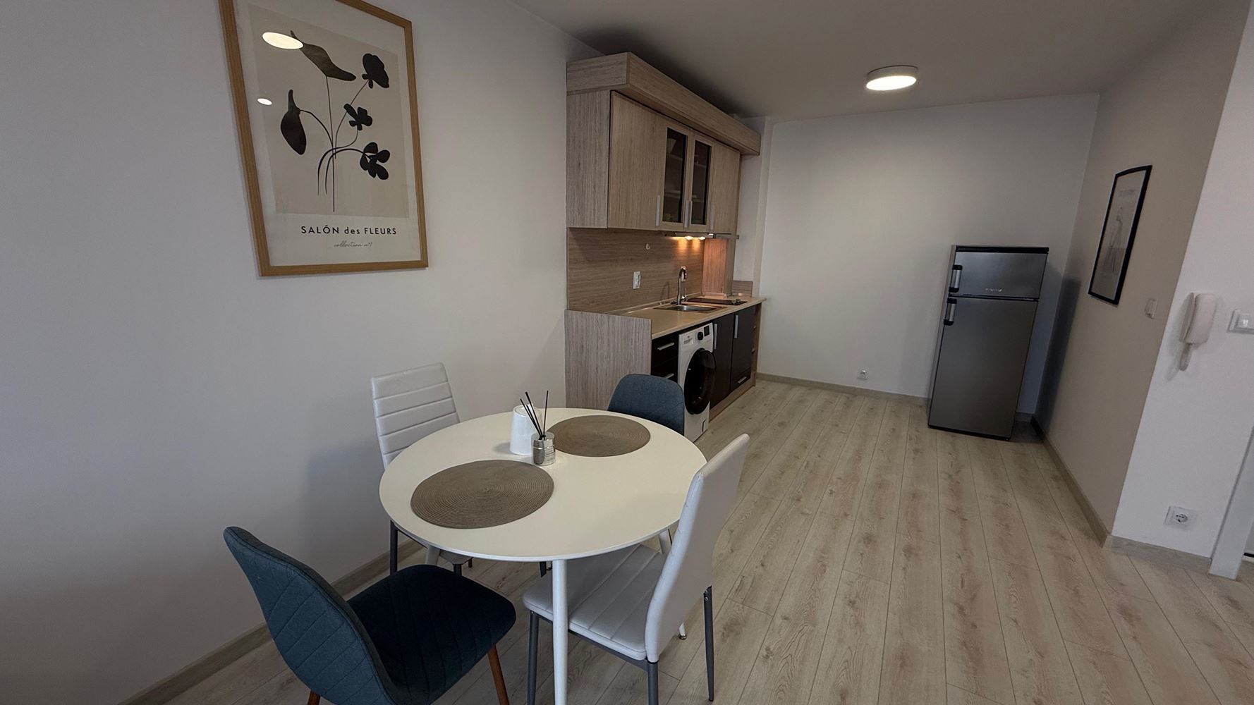 Просторная и современная квартира с одной спальней со всеми удобствами в Помории