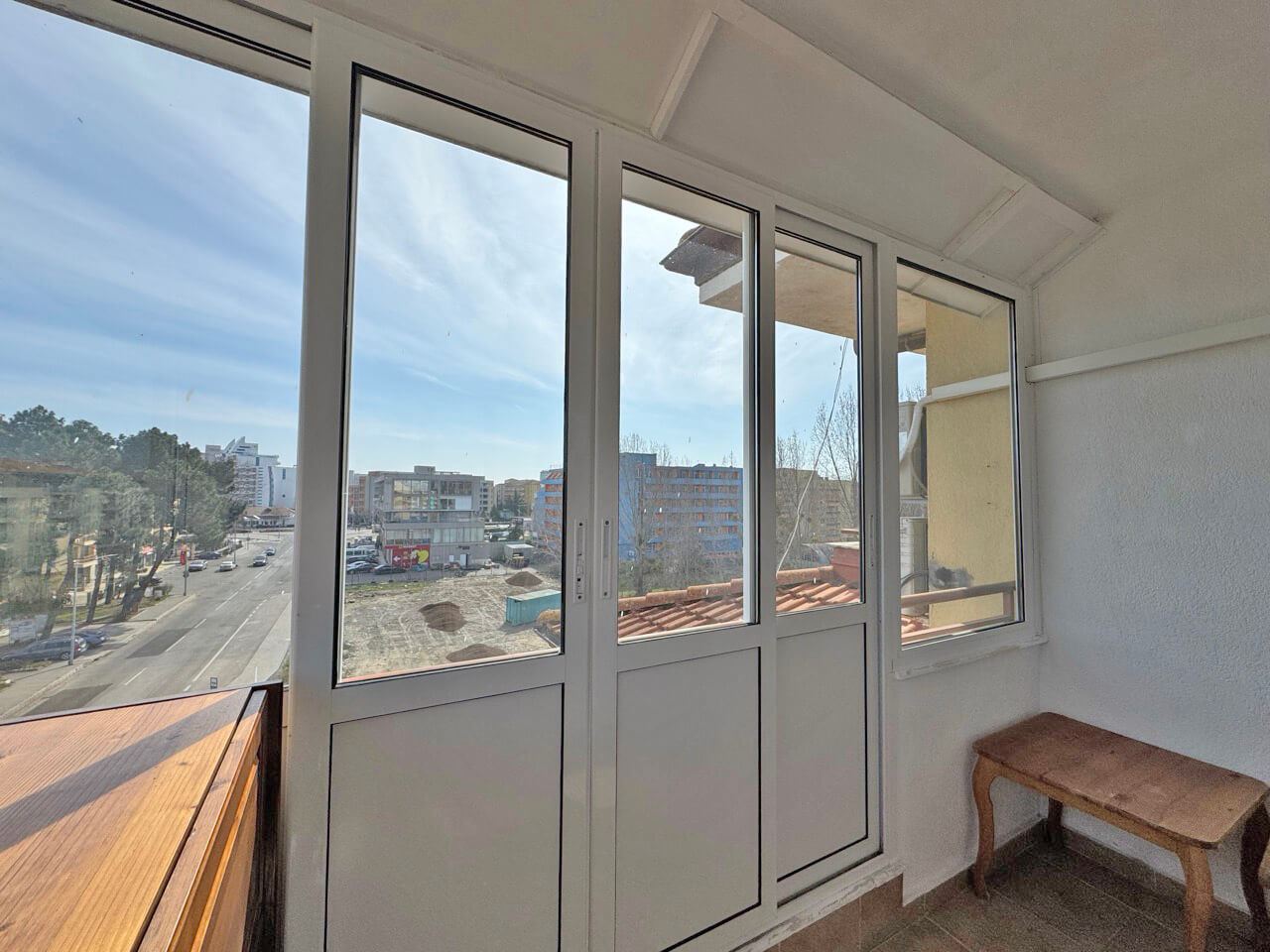 Уют и практичность – двухкомнатная квартира (с одной спальней) в комплексе на Солнечном берегу