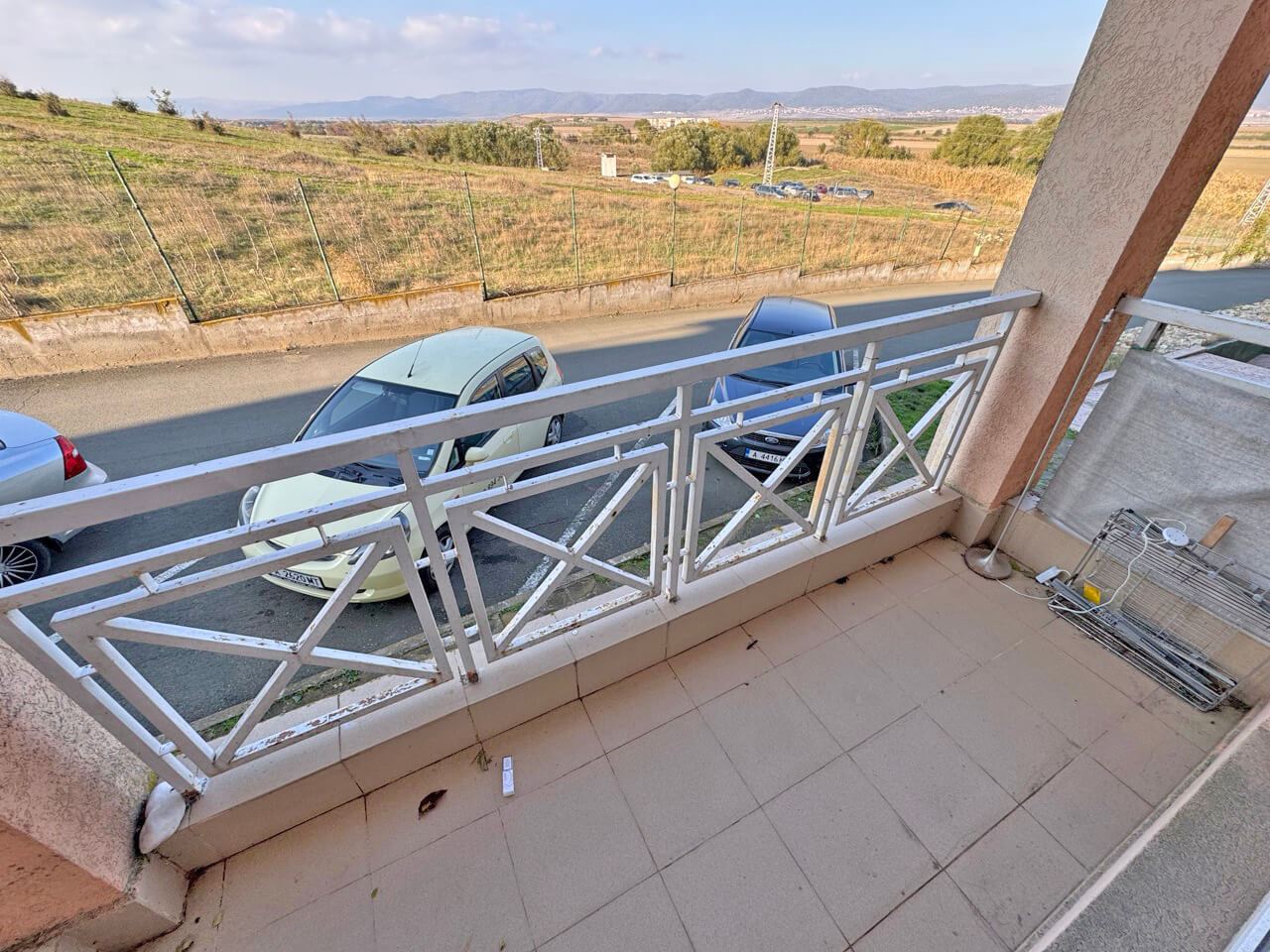 Функциональная трёхкомнатная квартира на первом этаже в современном комплексе в районе Солнечного Берега