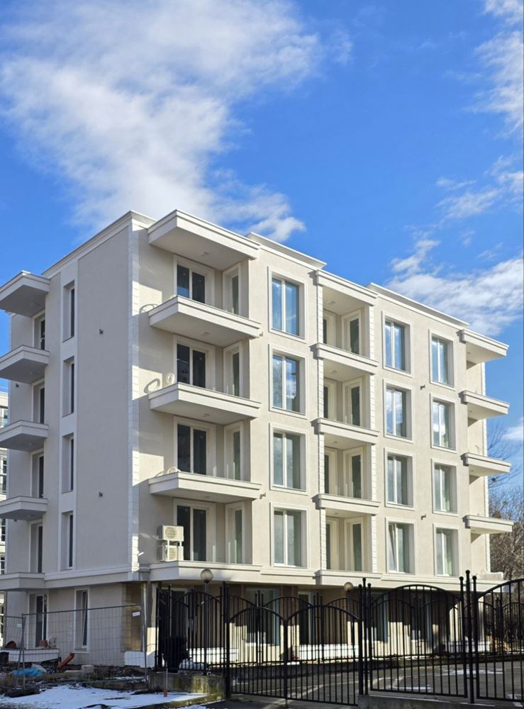 Функциональная студия на первом этаже – отличная возможность для инвестиций или уютного жилья