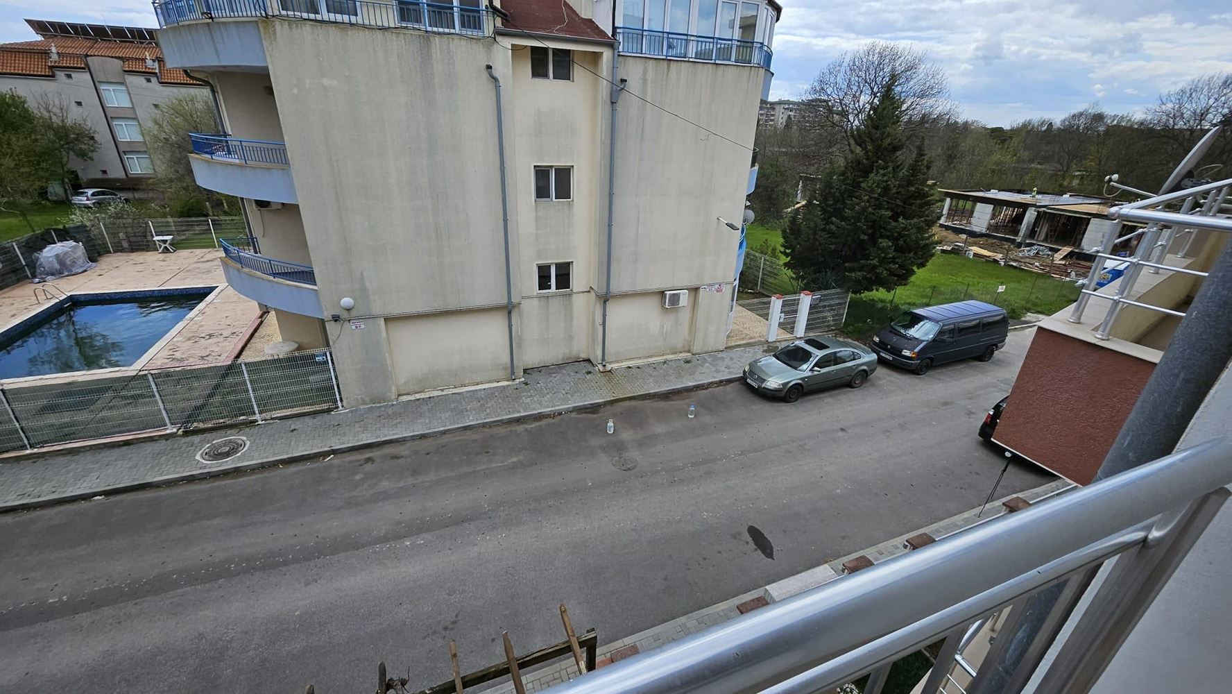 Полностью меблированная студия в Равде без обслуживания – всего в 200 метрах от моря