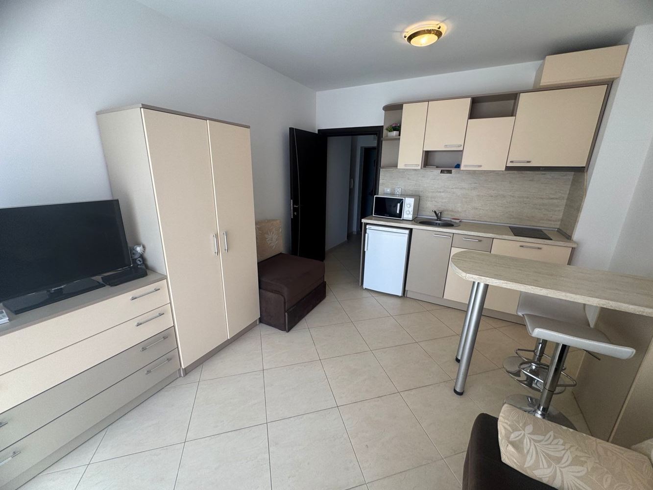 Уютная полностью меблированная студия в 300 м от моря в Поморие – отличная инвестиция и курортная недвижимость