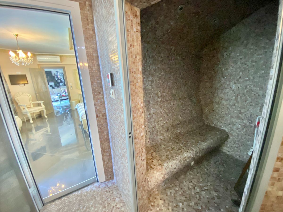 Уникальная двухуровневая квартира в комплексе премиум-класса в городе Несебр