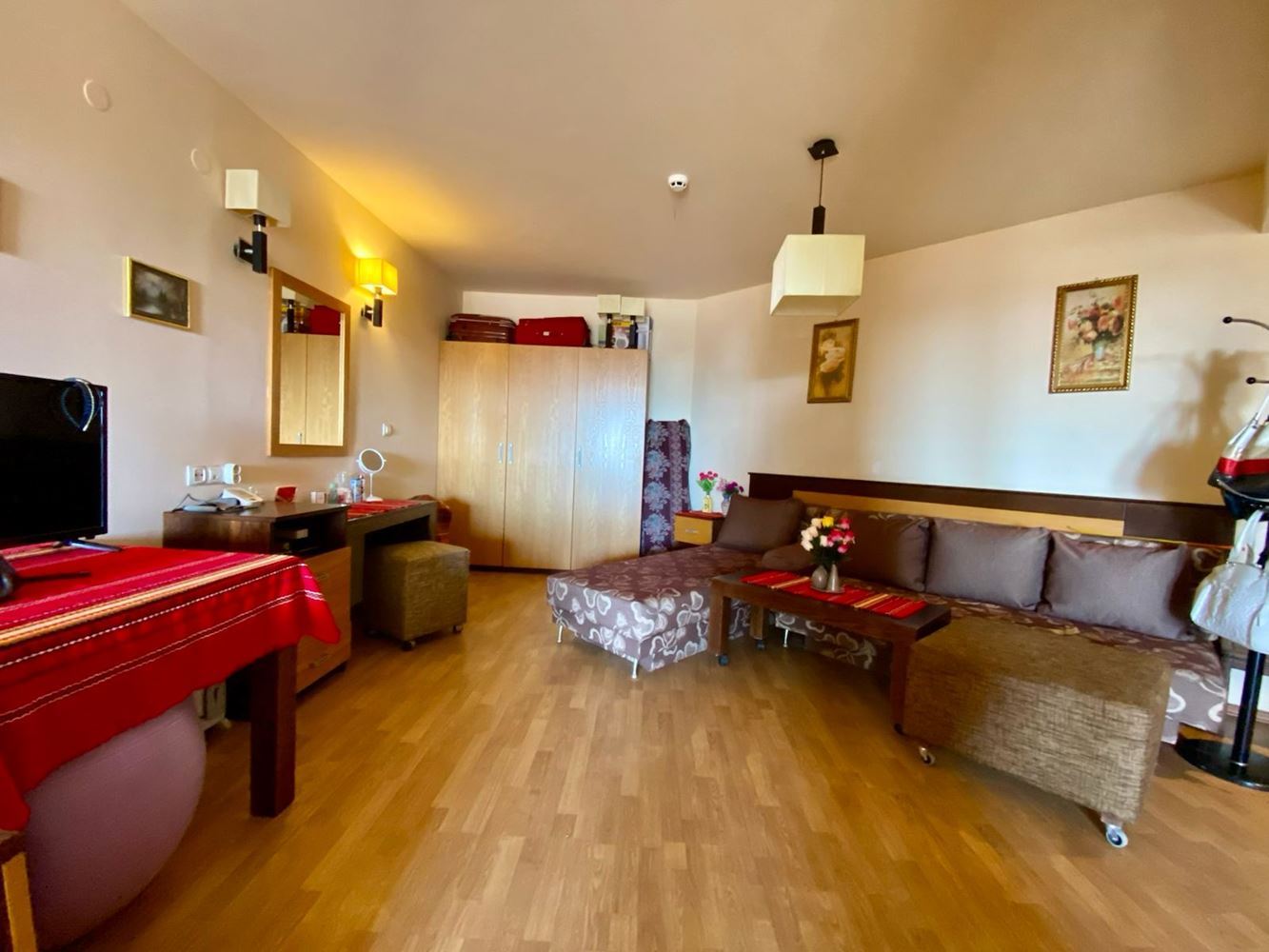 Просторная полностью меблированная студия с видом на бассейн в Солнечном Береге – комфорт, спокойствие и отличная инвестиция