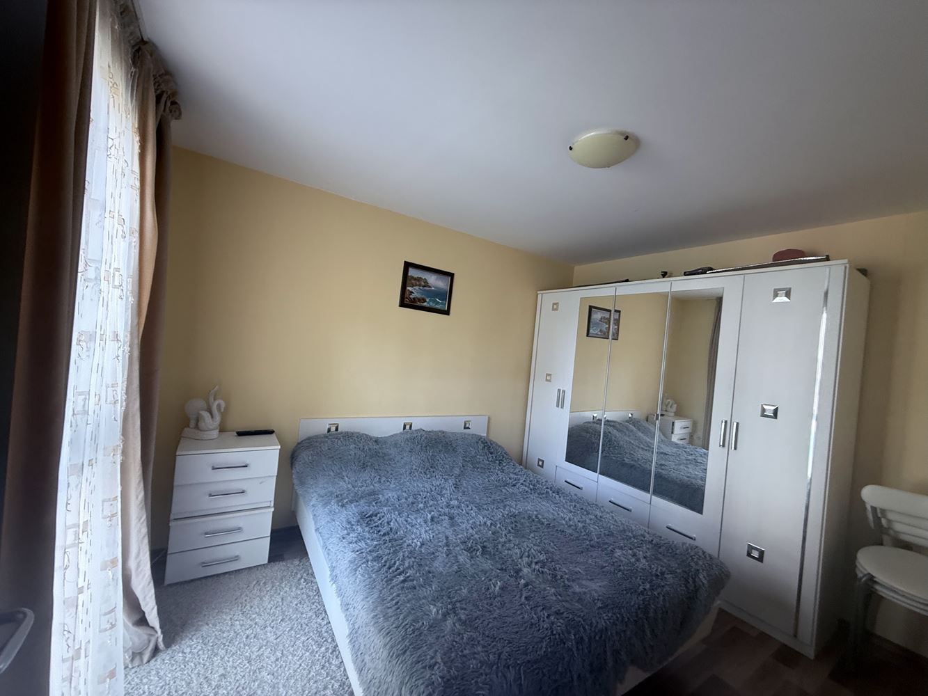 Двухкомнатная квартира в центре Солнечного Берега – меблированная, первый этаж с отличной локацией