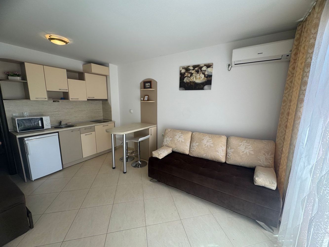 Уютная полностью меблированная студия в 300 м от моря в Поморие – отличная инвестиция и курортная недвижимость